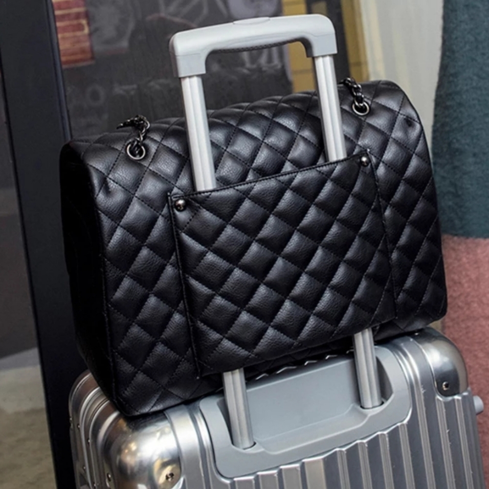 Large Quilted Leather Capacity Travel ShoulderBag - Picture 6 of 16